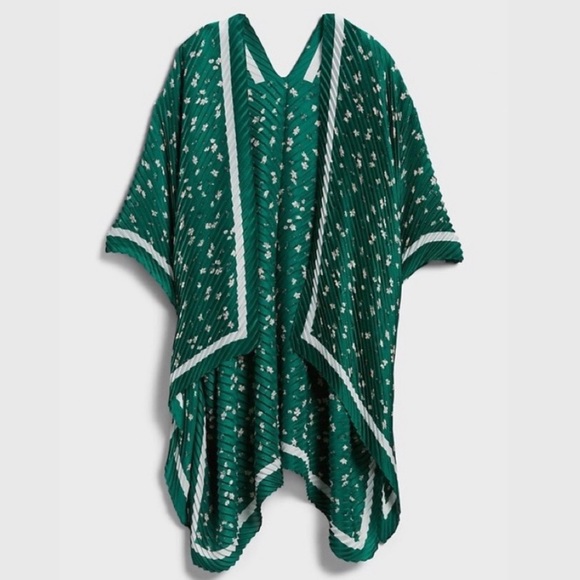 Banana Republic Accessories - NWT Banana Republic Crinkle Wrap in Emerald Green